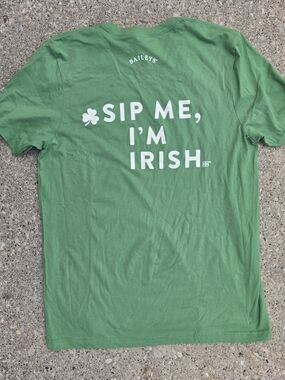 Baileys Sip Me I'm Irish Graphic Tee L NWOT